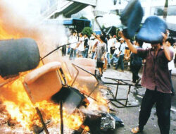 13 Mei 1998: Ketika Jakarta Terbakar dan Orde Baru Mulai Runtuh