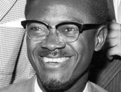 MEREKA MEMBUNUH LUMUMBA, MELARUTKAN JASADNYA DENGAN ASAM, TAPI GAGASANNYA TETAP HIDUP