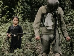 Ketika Langit Hanoi Jatuh: Seorang Pilot Amerika dan Perempuan Vietnam dalam Satu Bingkai